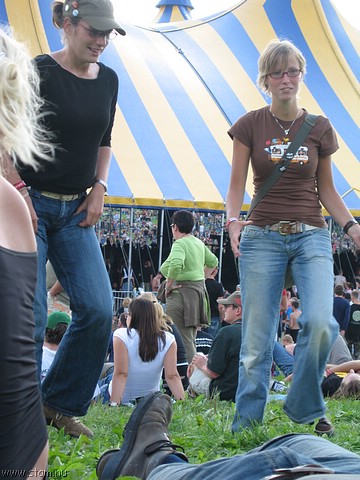 lowlands 2006 - 090.jpg
Make: Canon
Model: Canon DIGITAL IXUS 750
DateTime: 18-8-2006 17:46:25
EXIFImageWidth: 2304
ExifImageLength: 3072
Flash: Flash did not fire - Auto mode
ShutterSpeedValue: 1/79 sec
ApertureValue: F4,91
FocalLength: 23,1 mm