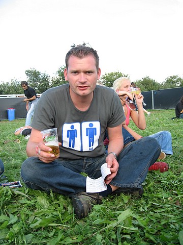 lowlands 2006 - 094.jpg
Make: Canon
Model: Canon DIGITAL IXUS 750
DateTime: 18-8-2006 18:28:59
EXIFImageWidth: 2304
ExifImageLength: 3072
Flash: Flash did not fire - Auto mode
ShutterSpeedValue: 1/202 sec
ApertureValue: F2,8
FocalLength: 7,7 mm