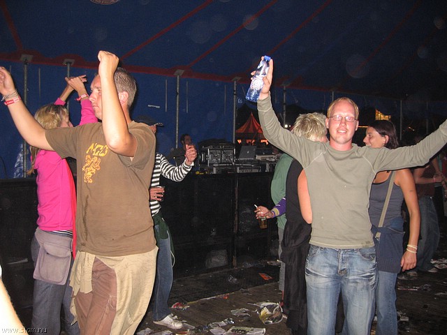 lowlands 2006 - 123.jpg
Make: Canon
Model: Canon DIGITAL IXUS 750
DateTime: 19-8-2006 23:22:33
EXIFImageWidth: 3072
ExifImageLength: 2304
Flash: Flash fired - Auto mode
ShutterSpeedValue: 1/60 sec
ApertureValue: F2,8
FocalLength: 7,7 mm