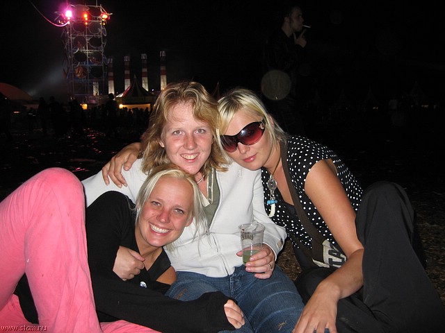 lowlands 2006 - 137.jpg
Make: Canon
Model: Canon DIGITAL IXUS 750
DateTime: 20-8-2006 02:00:13
EXIFImageWidth: 3072
ExifImageLength: 2304
Flash: Flash fired - Auto mode
ShutterSpeedValue: 1/60 sec
ApertureValue: F2,8
FocalLength: 7,7 mm