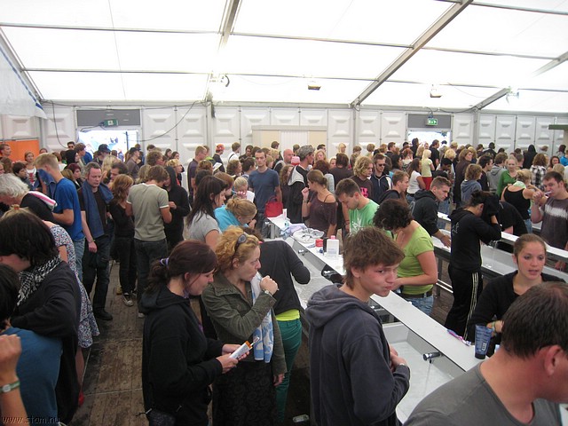 lowlands07-033.JPG
Make: Canon
Model: Canon DIGITAL IXUS 850 IS
DateTime: 17-8-2007 10:03:49
EXIFImageWidth: 3072
ExifImageLength: 2304
Flash: Flash did not fire - Auto mode
ShutterSpeedValue: 1/60 sec
ApertureValue: F2,8
FocalLength: 4,6 mm