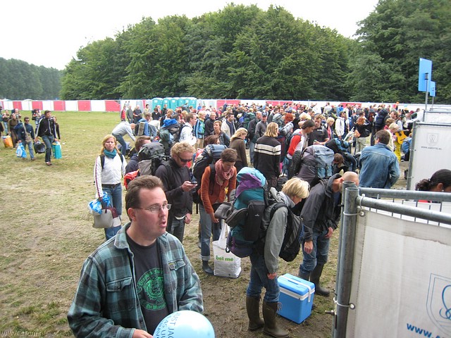 lowlands07-041.JPG
Make: Canon
Model: Canon DIGITAL IXUS 850 IS
DateTime: 17-8-2007 10:57:39
EXIFImageWidth: 3072
ExifImageLength: 2304
Flash: Flash did not fire - Auto mode
ShutterSpeedValue: 1/125 sec
ApertureValue: F2,8
FocalLength: 4,6 mm