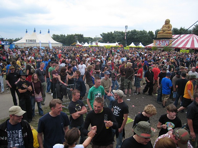 lowlands07-122.JPG
Make: Canon
Model: Canon DIGITAL IXUS 850 IS
DateTime: 18-8-2007 17:05:10
EXIFImageWidth: 3072
ExifImageLength: 2304
Flash: Flash did not fire - Auto mode
ShutterSpeedValue: 1/403 sec
ApertureValue: F2,8
FocalLength: 4,6 mm