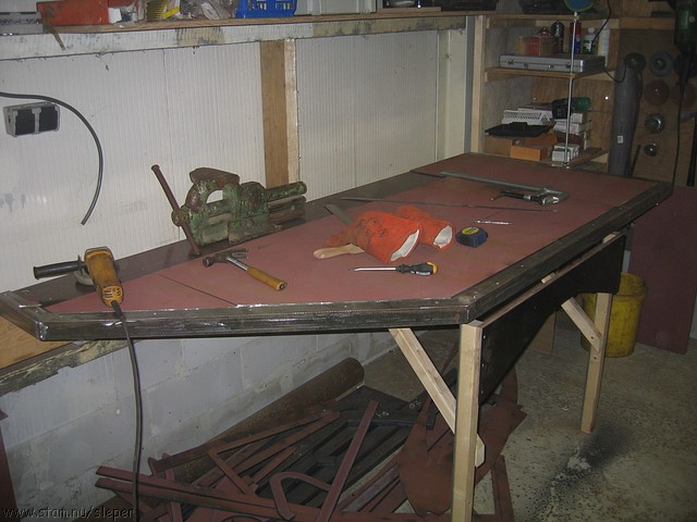 slepercompilatie_029.JPG
Make: Canon
Model: Canon PowerShot S50
DateTime: 1-2-2006 23:37:31
EXIFImageWidth: 2592
ExifImageLength: 1944
Flash: Fired, auto mode, red-eye reduction
ISOSpeedRatings: ISO 50
ShutterSpeedValue:  1/60 sec
ApertureValue: F2,8
FocalLength: 7,09 mm