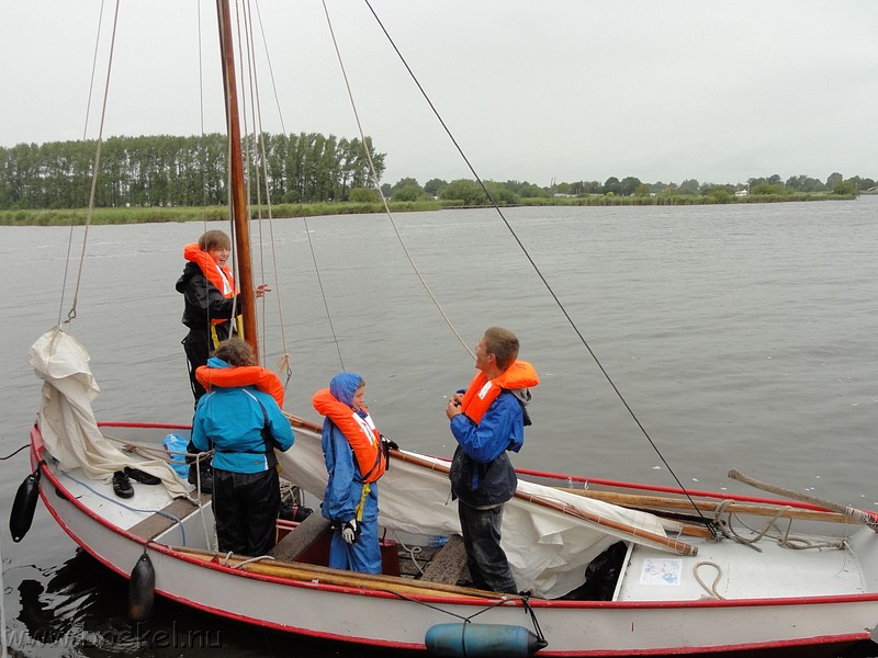 2011-07-25_friesland2011-002.JPG
Make: SONY
Model: DSC-HX5V
DateTime: 25-7-2011 10:08:47
EXIFImageWidth: 3648
ExifImageLength: 2736
Flash: Fired, strobe return light not detected, auto mode
ISOSpeedRatings: ISO 125
FocalLength: 5,44 mm